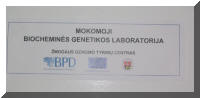 Mokomoji biochemins genetikos laboratorija: durys