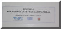 Mokomoji biochemin�s genetikos laboratorija: durys
